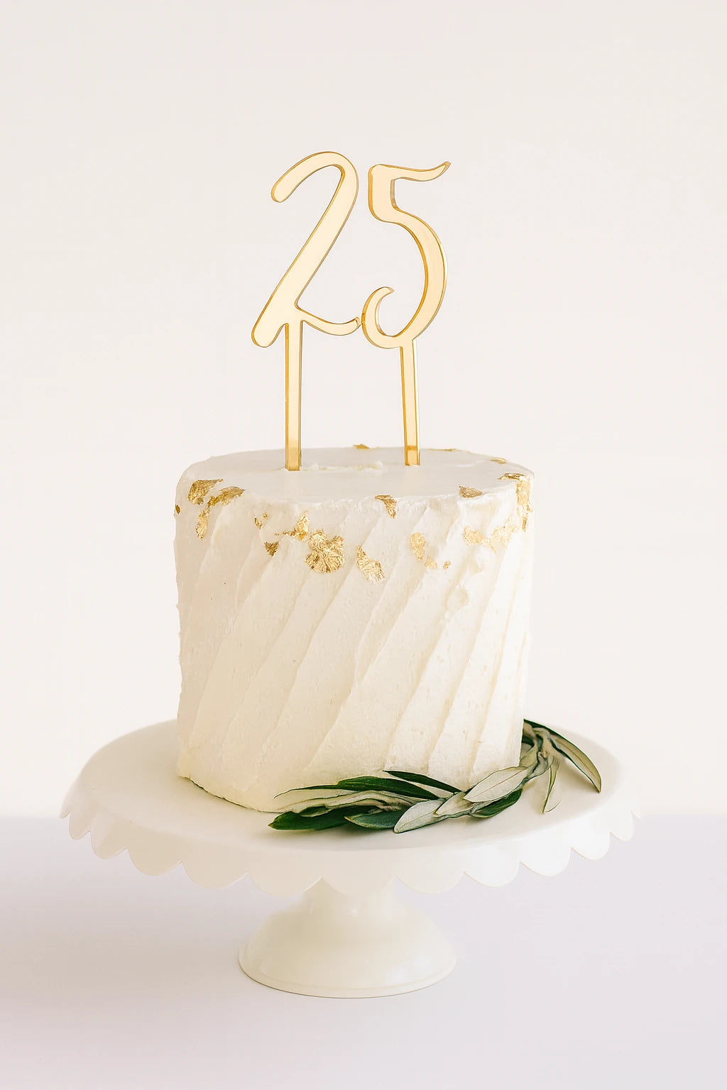 Royal-themed birthday cake by The Baking Kaur in Meerut – luxury and elegance combined.